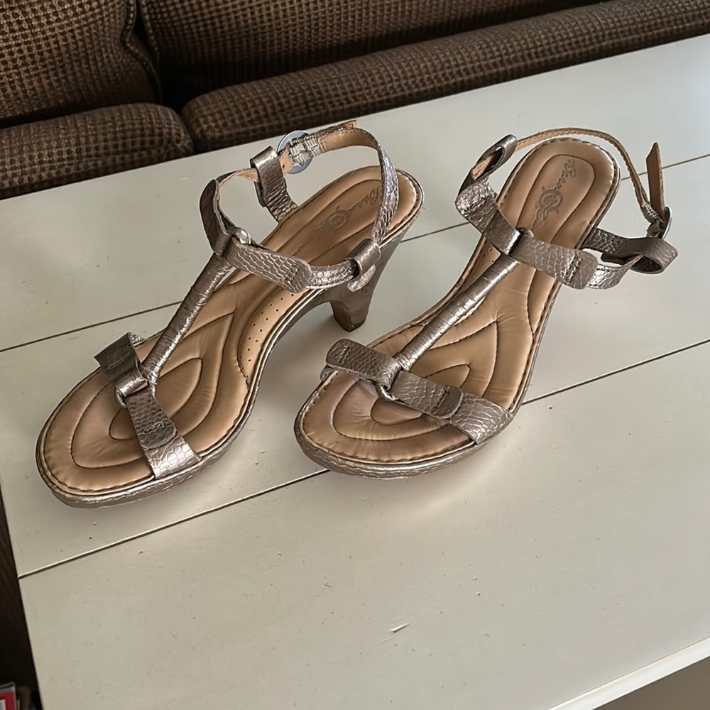 Gold strapy sandals in great condition